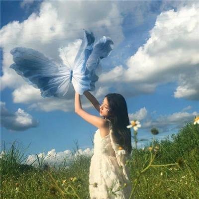 在大雪封闭的山庄里